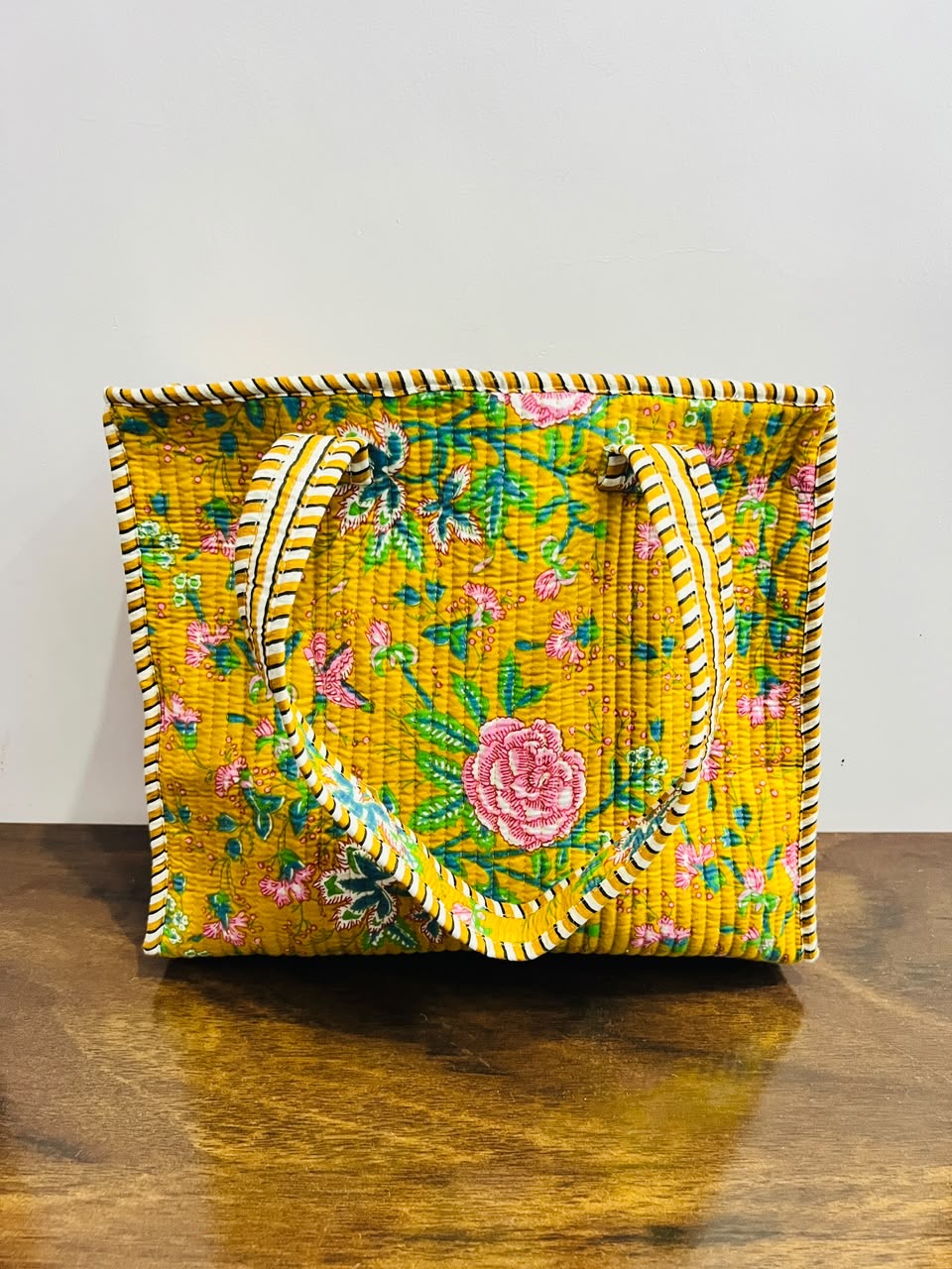 Medium Quilted Tote Bag With Zip - Yellow Floral